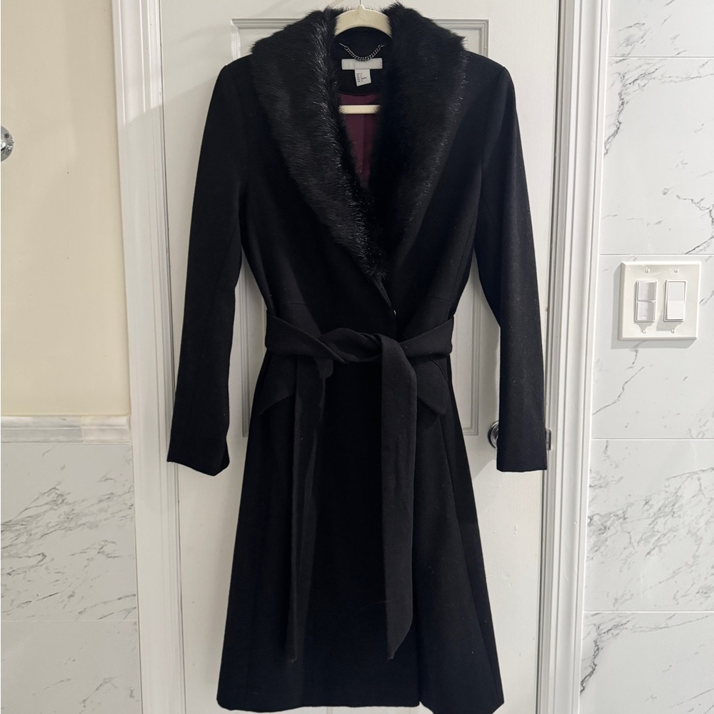 Elegant Black Wool-blend Coat with Faux Fur Collar